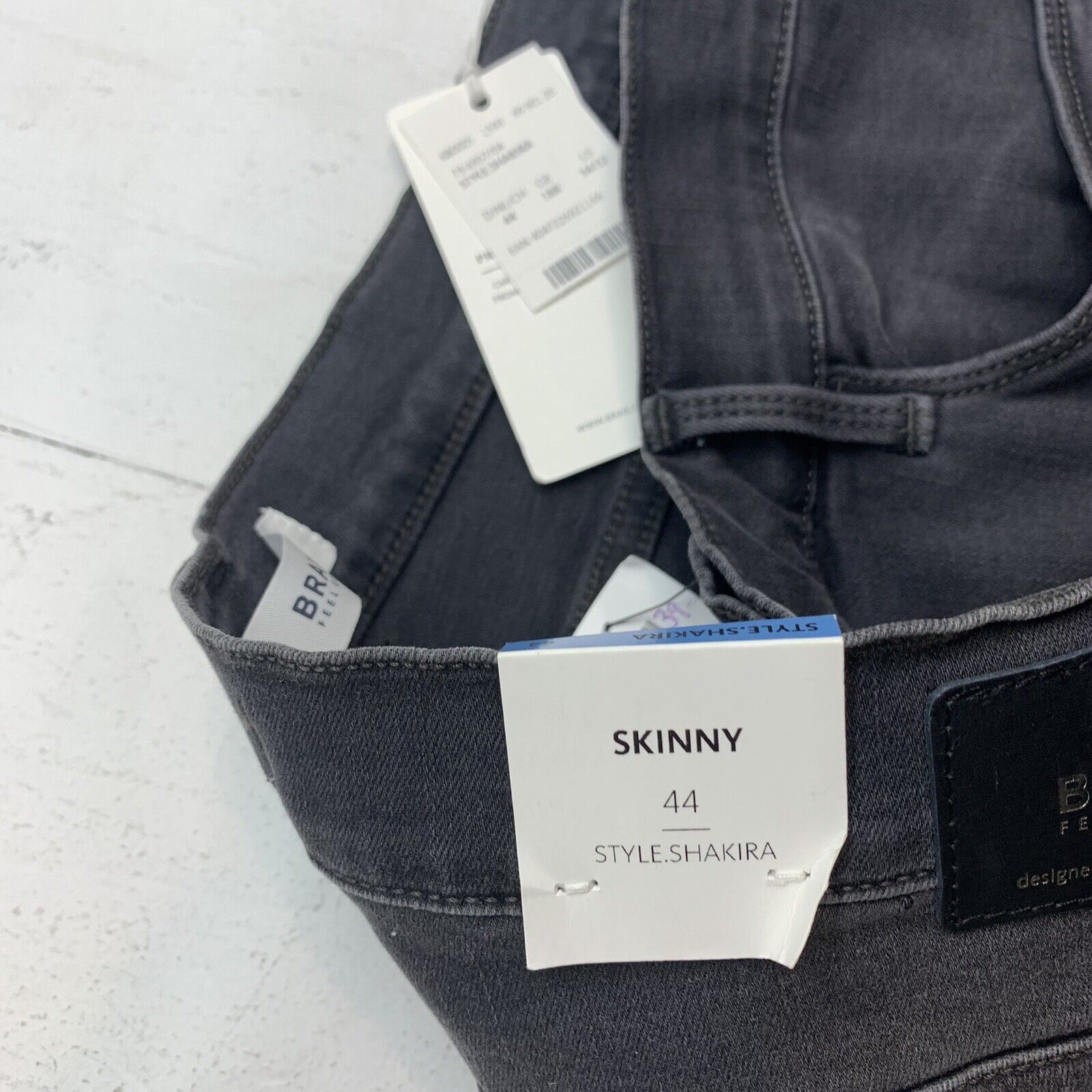 - Skinny 34/32 exchange beyond size Shakira Womens Brax jeans