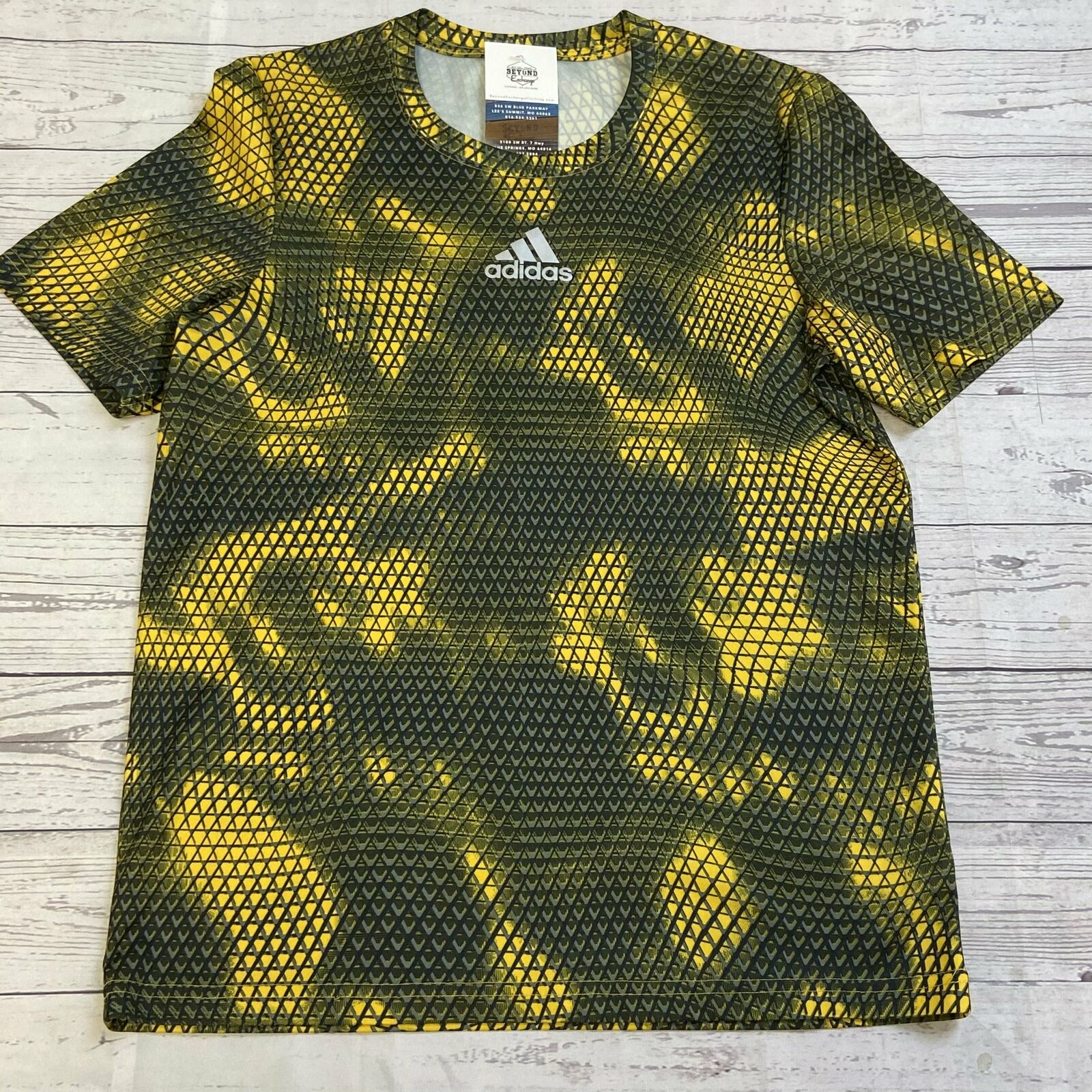 Adidas Yellow Reptile Print Active Short Sleeve T-Shirt Youth Boys Size XL *