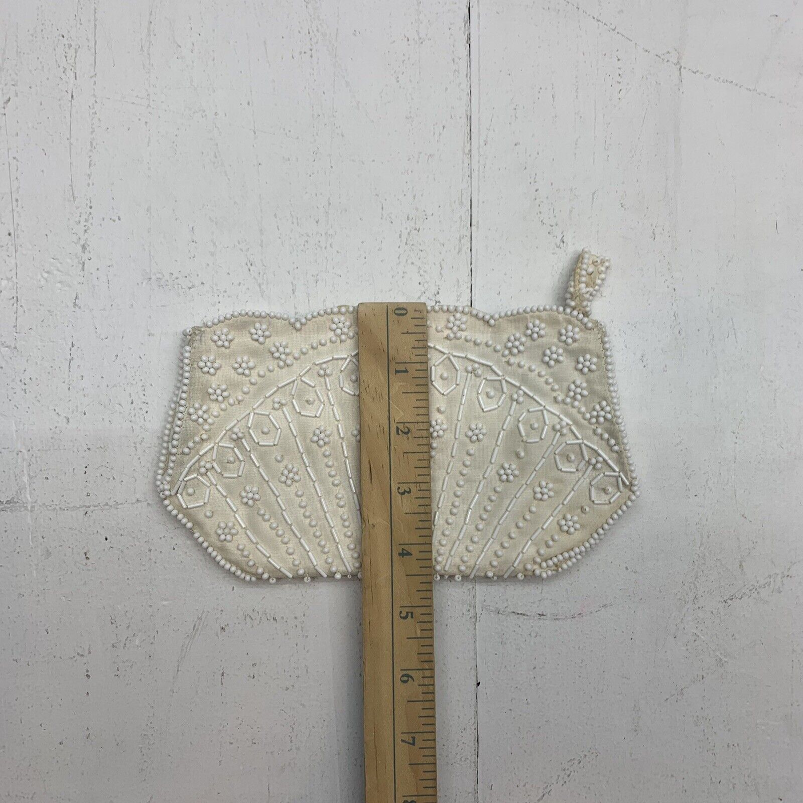 Le Regale White Beaded Purse Made In Japan needs repair