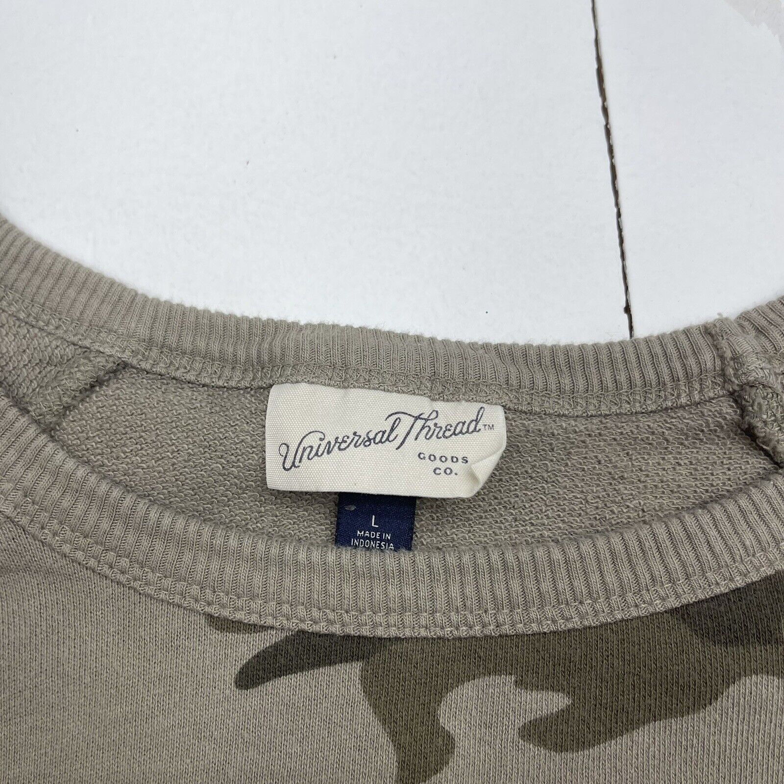 Universal thread camo sales sweatshirt