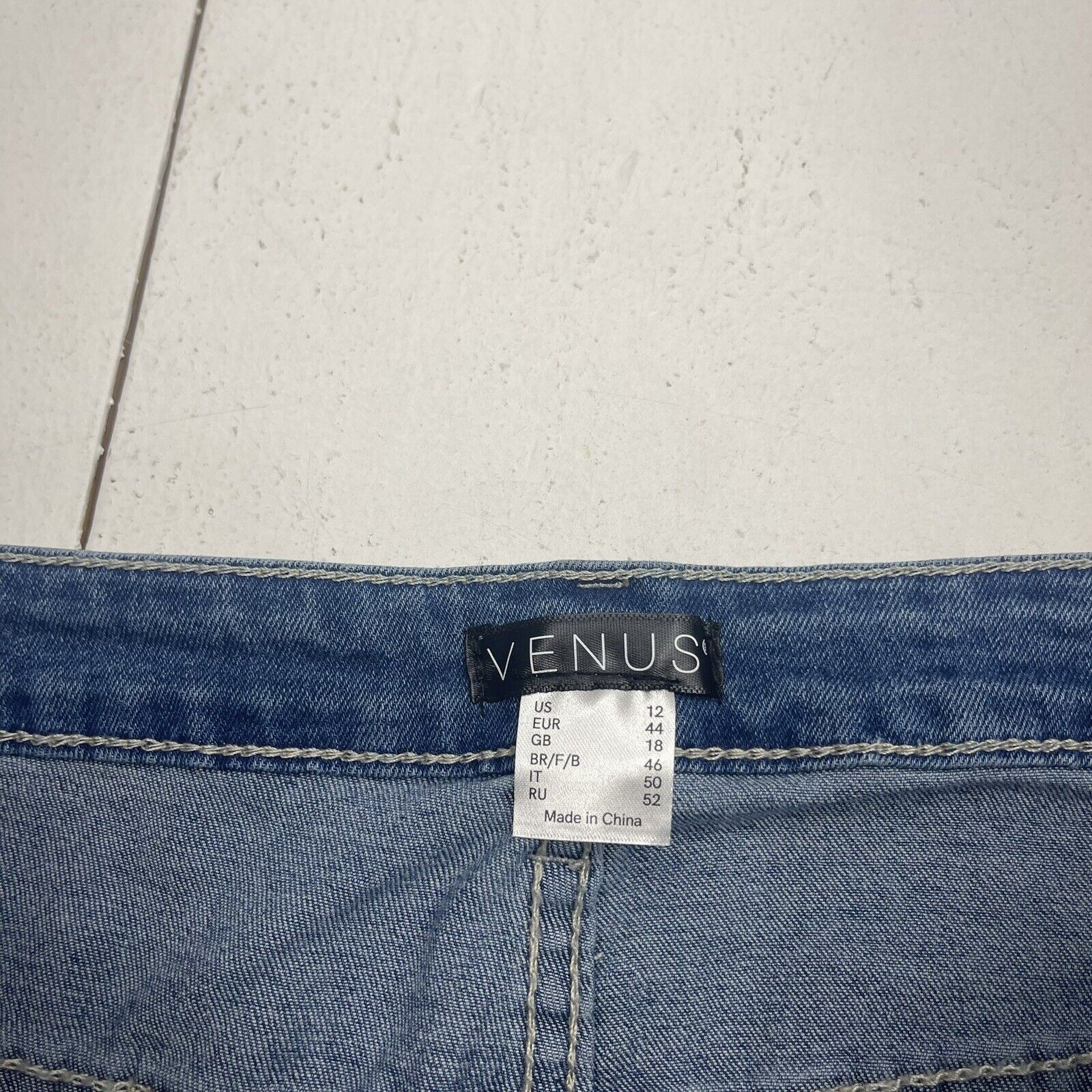 Venus Jeans Womens Size 6 Floral Embroidered Embellished Denim Cotton Blend