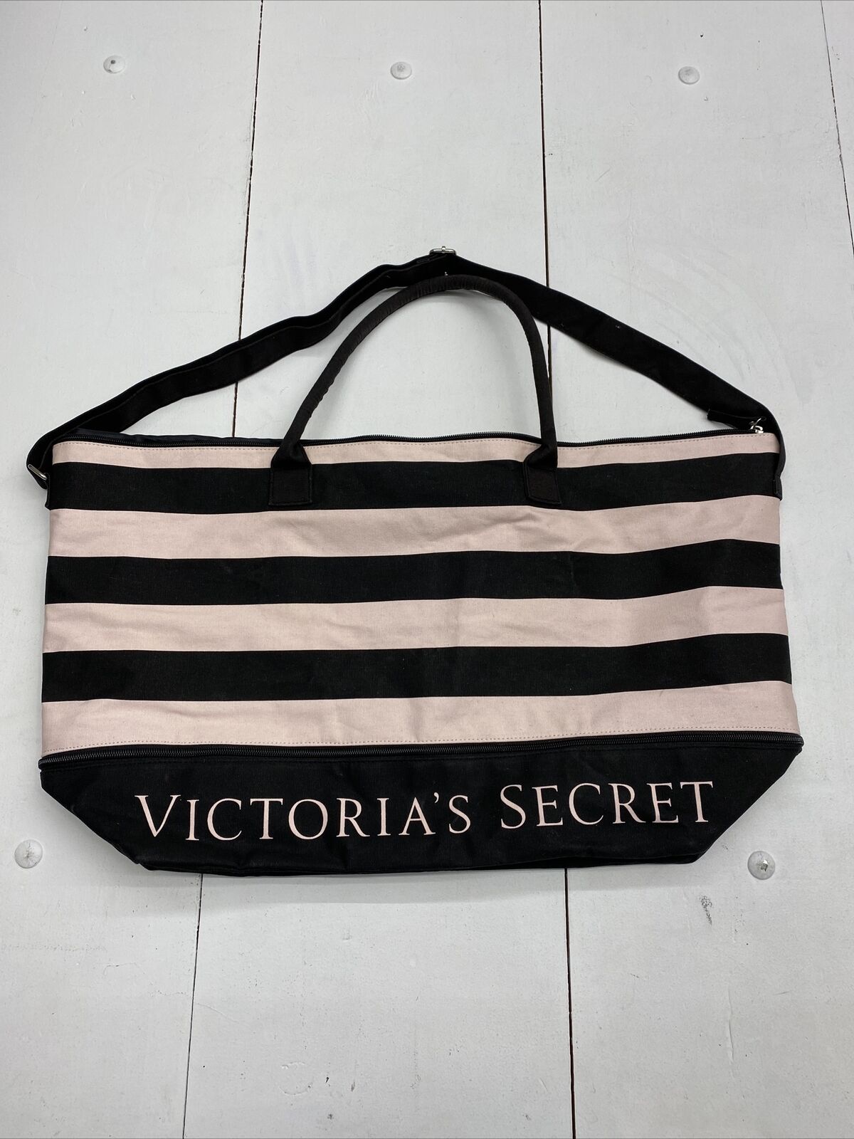 victoria secret handbag!🤍🖤 brand new and in perfect... - Depop