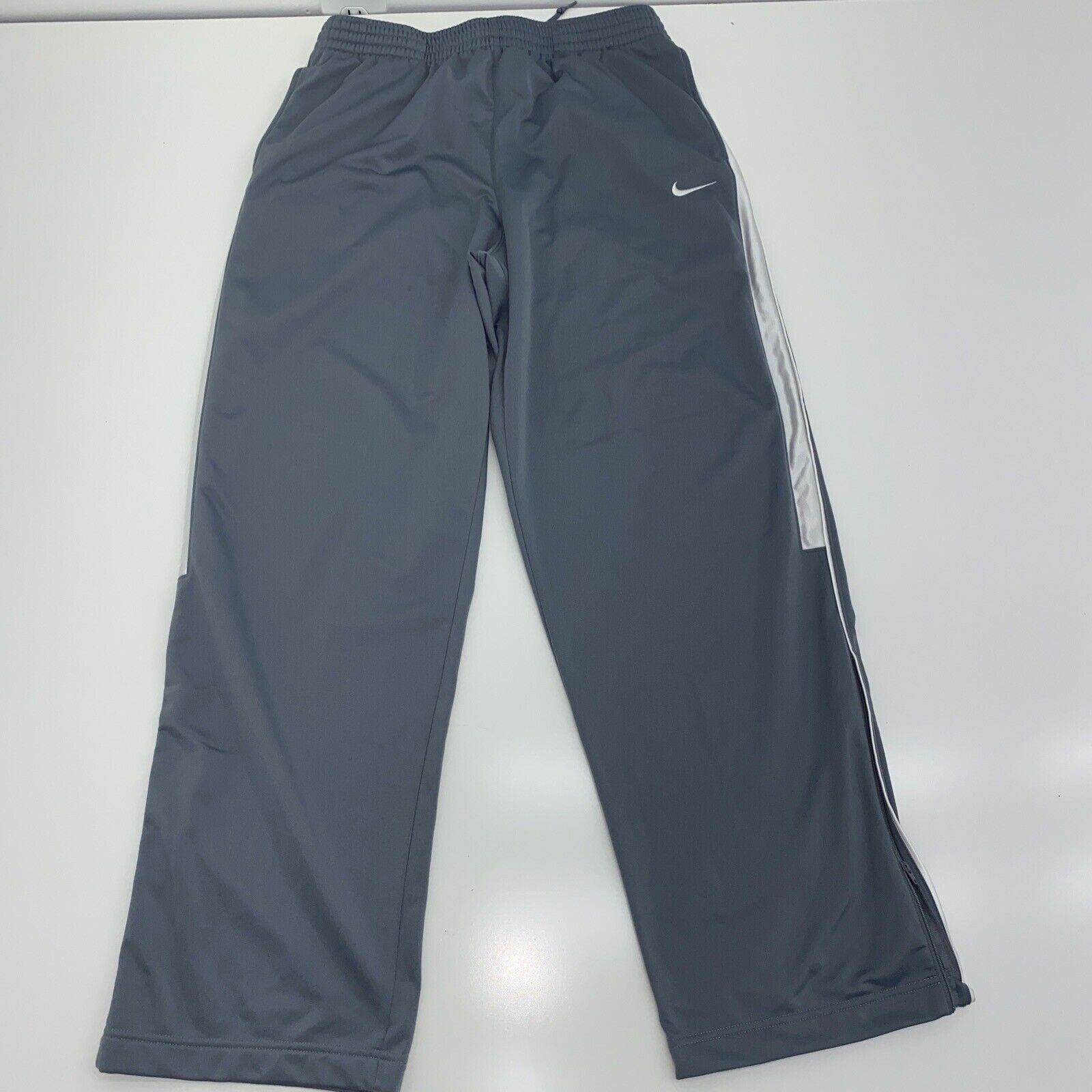 Amazon.com: Nike Boys Jacket & Pants Track Suit Set Sweatsuit (6, White  Black) : Clothing, Shoes & Jewelry