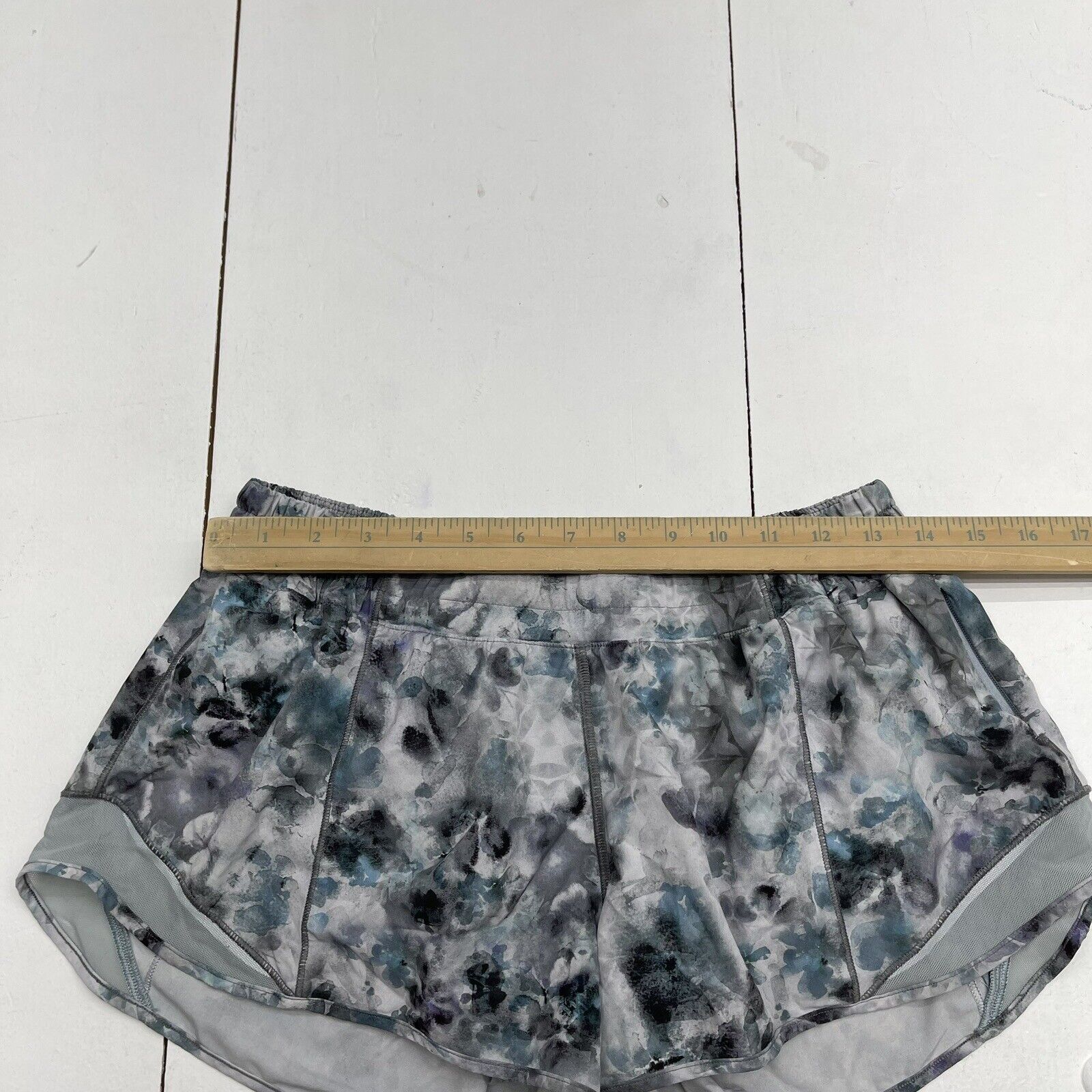 Lululemon Final Lap Navy Blue Mesh Shorts 2.5” Women's Size 4