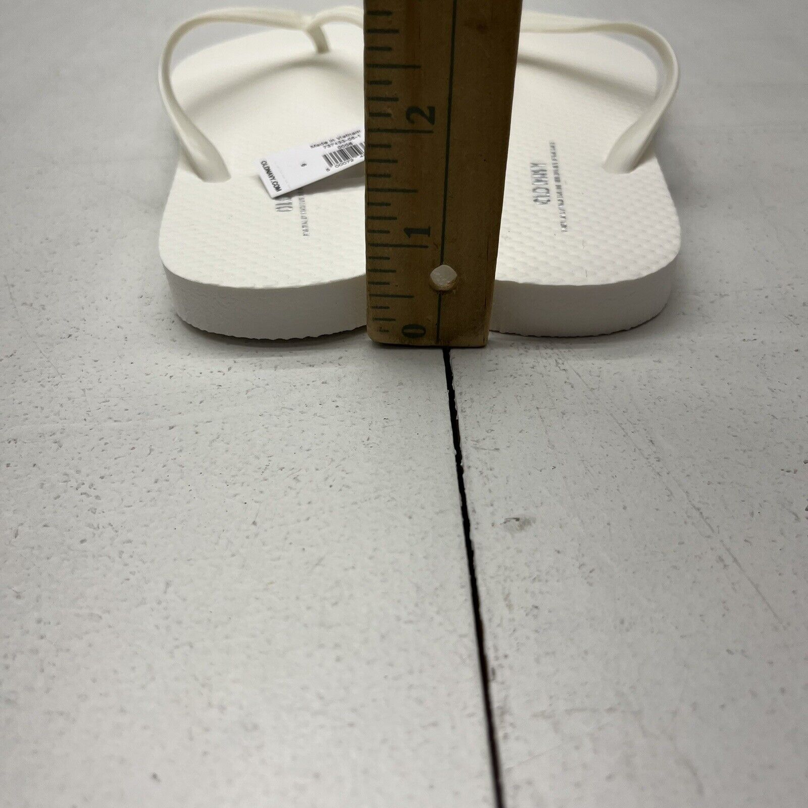 Old Navy White Flip-Flop Sandals Women's Size 6 NEW - beyond exchange